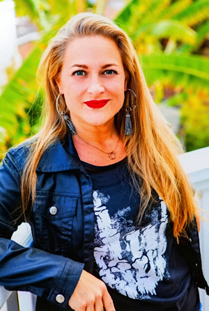  Torria Larsen